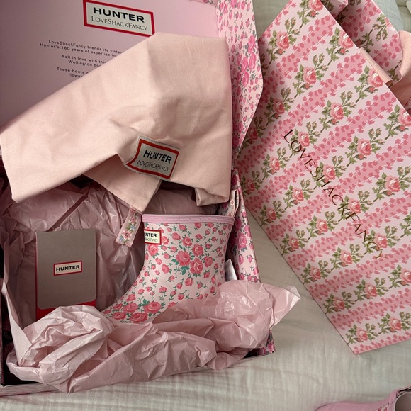 LoveShackFancy x Hunter Play Boot (Short) GIFT WRAPPED Rose Heart
